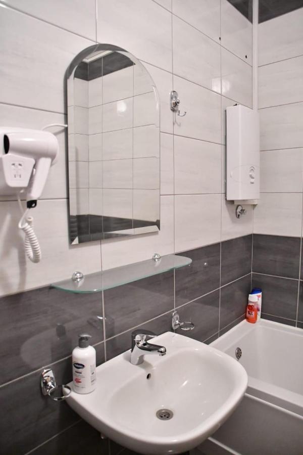 Apartman S&V 3 Istocno Sarajevo Lukavica Sa Jacuzzi Lux Spa Hilandarska Centar Apartment Exterior photo